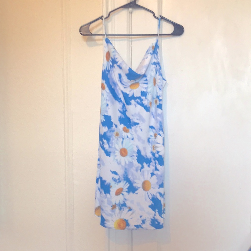 **NEVER WORN** Urban Outfitters daisy slip dress